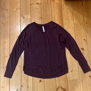 Athleta Women's Burgundy crew neck Long Sleeve sweatshirt